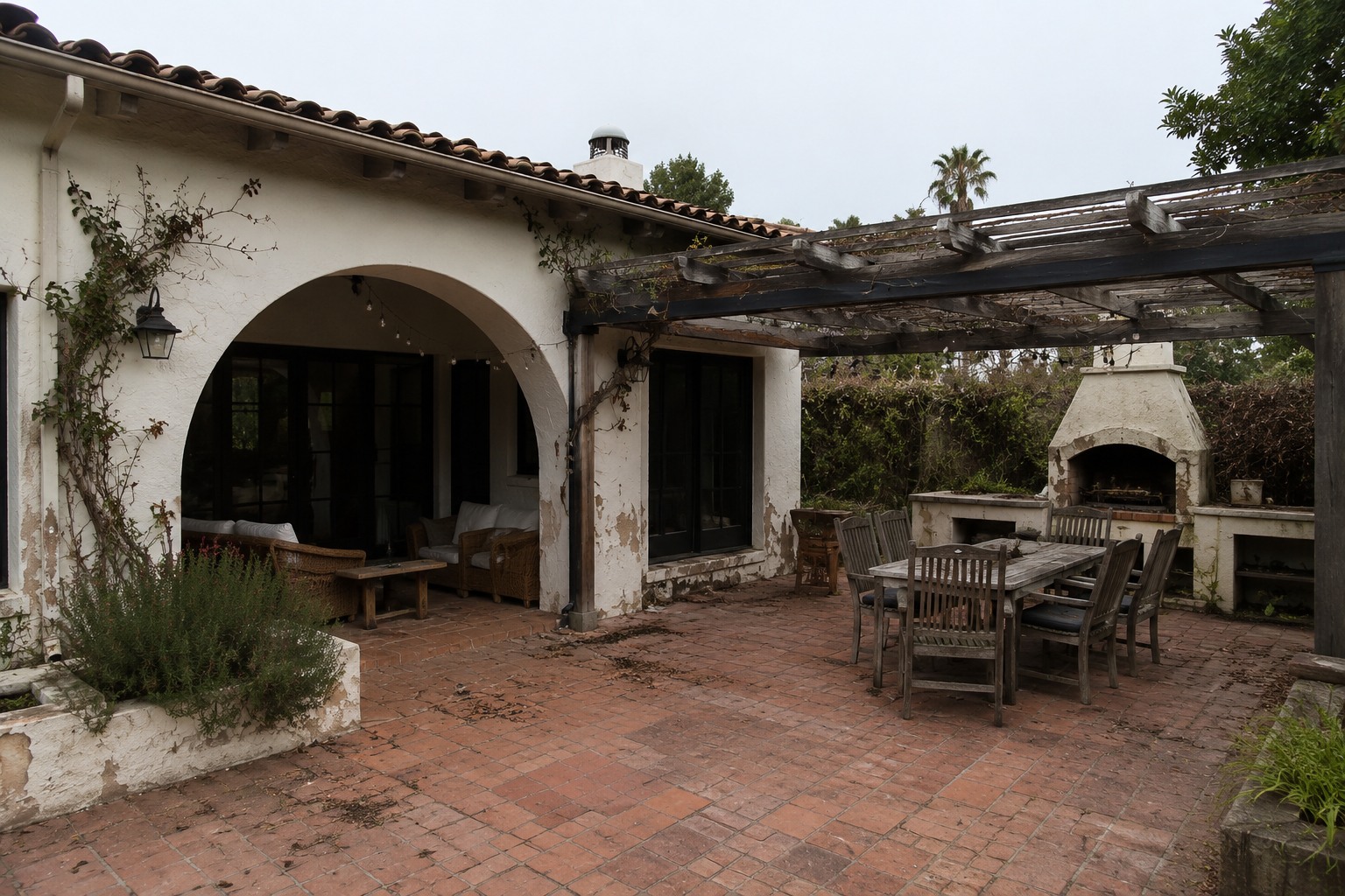 Mediterranean patio existing